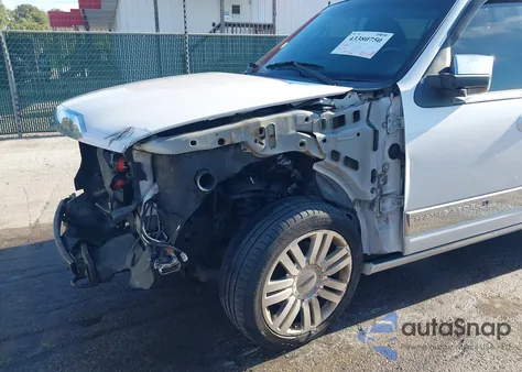 2011 Lincoln Navigator L z USA, uszkodzony, nr VIN 5LMJJ3J59BEJ00691